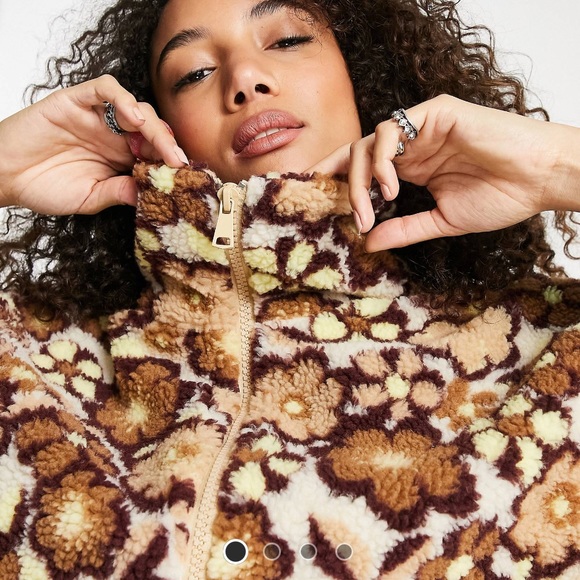 ASOS Reclaimed Vintage inspired fleece in floral print - Picture 4 of 4